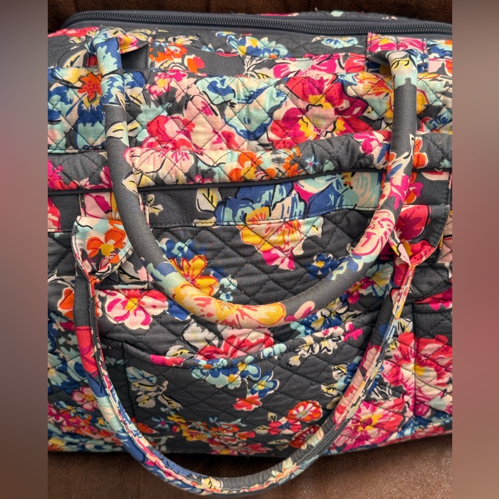 Vera Bradley Khaki Green & Floral Patterned Tote. Overnight bag - Picture 4 of 14